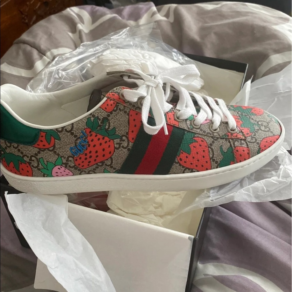 Strawberry ace Gucci shoes